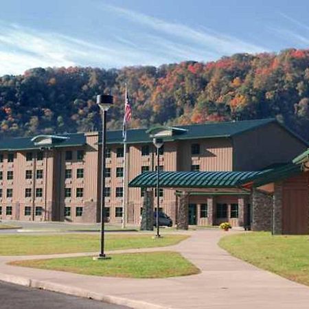 Chief Logan Lodge Hotel & Conference Екстериор снимка