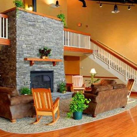 Chief Logan Lodge Hotel & Conference Екстериор снимка