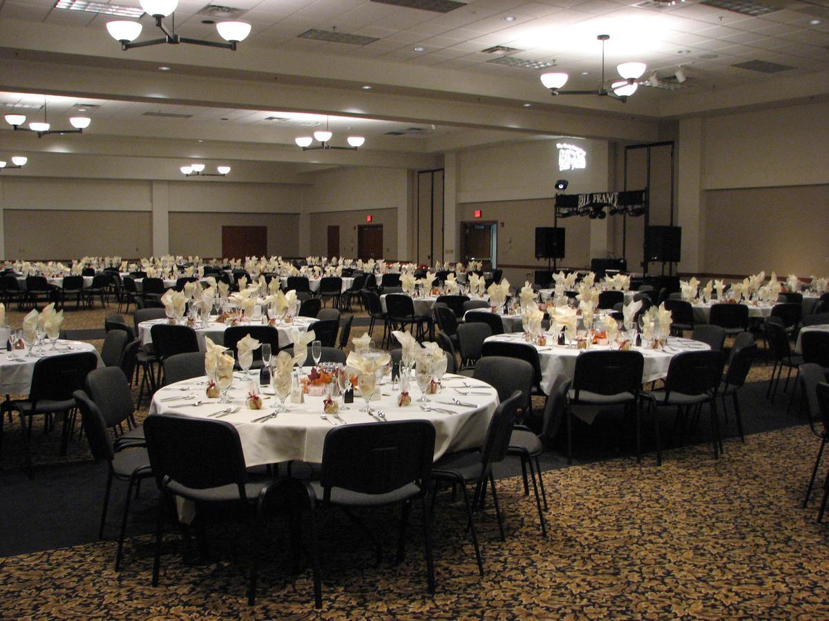 Chief Logan Lodge Hotel & Conference Екстериор снимка