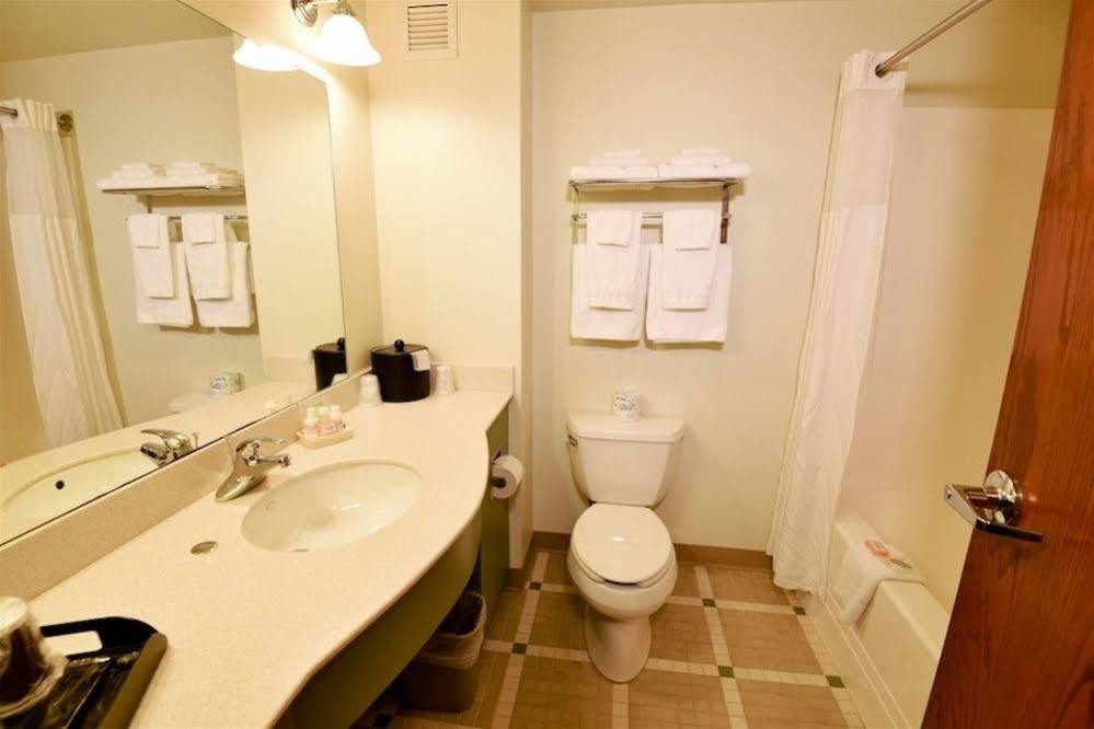 Chief Logan Lodge Hotel & Conference Екстериор снимка