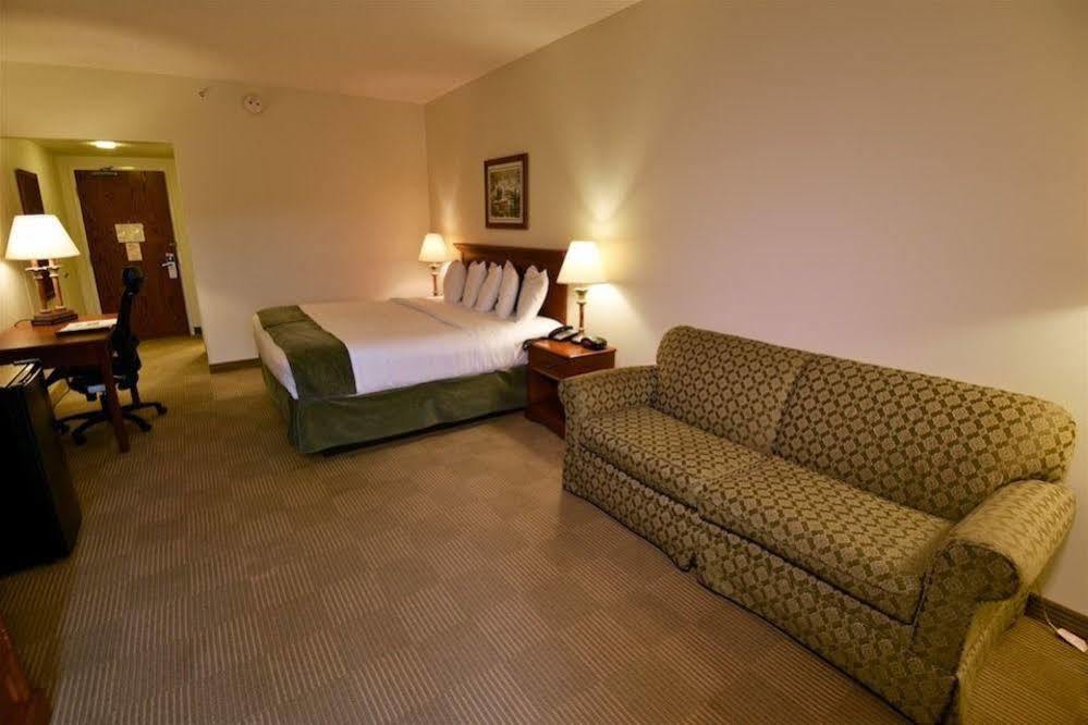 Chief Logan Lodge Hotel & Conference Екстериор снимка